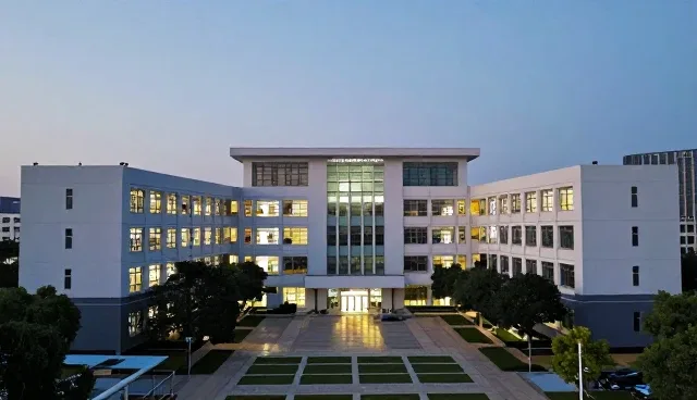 企业管理系统选型与使用建议：性能与适用条件解析